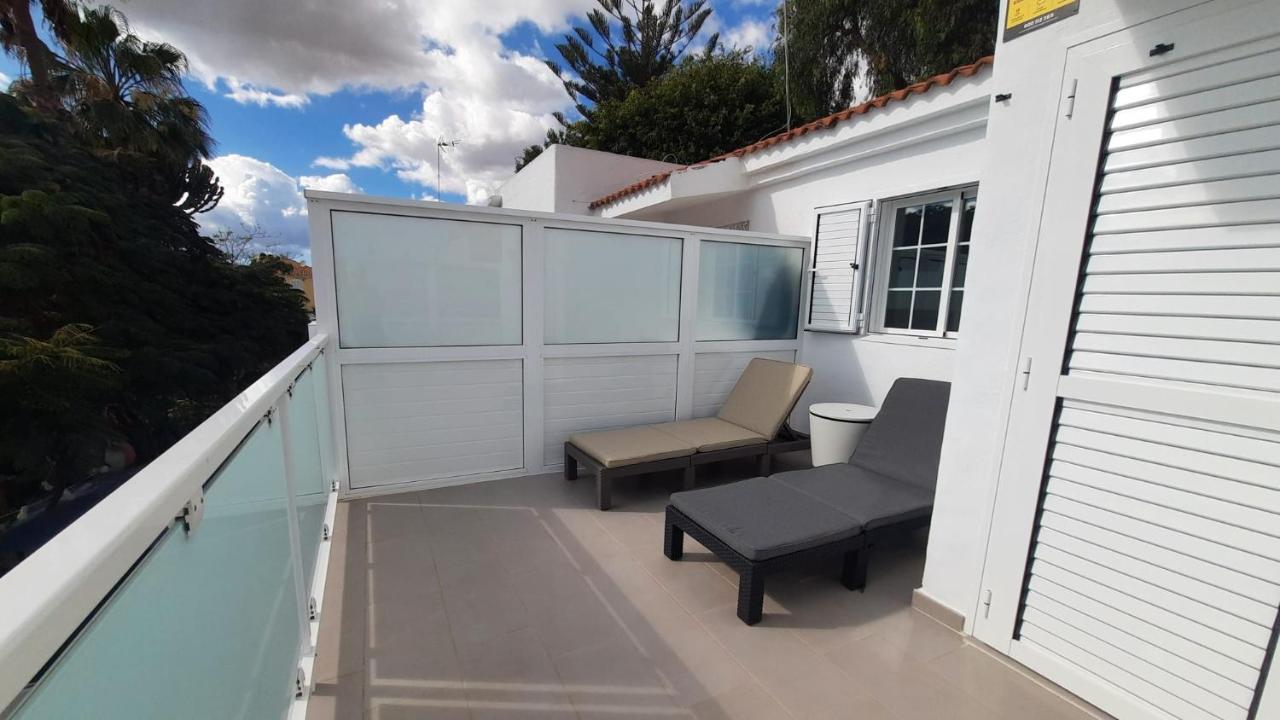 Cielo Azul Intenso Y Sol Radiante En Maspalomas * San Bartolomé