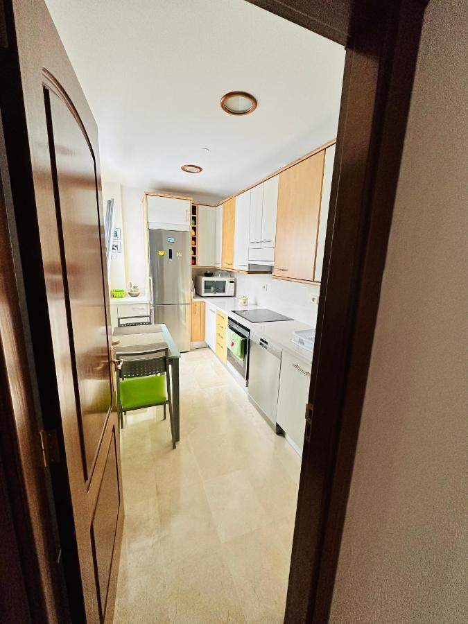 Elena Is A Comfortable And Well Located Flat Appartamento