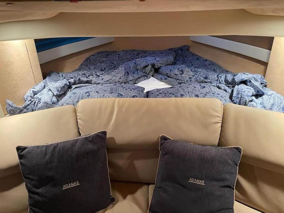 Adamas Hotel en barco *
