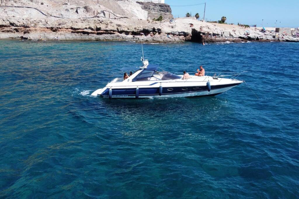 Adamas Hotel en barco *