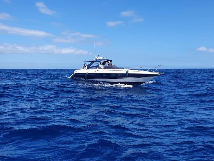 Hotel en barco Adamas