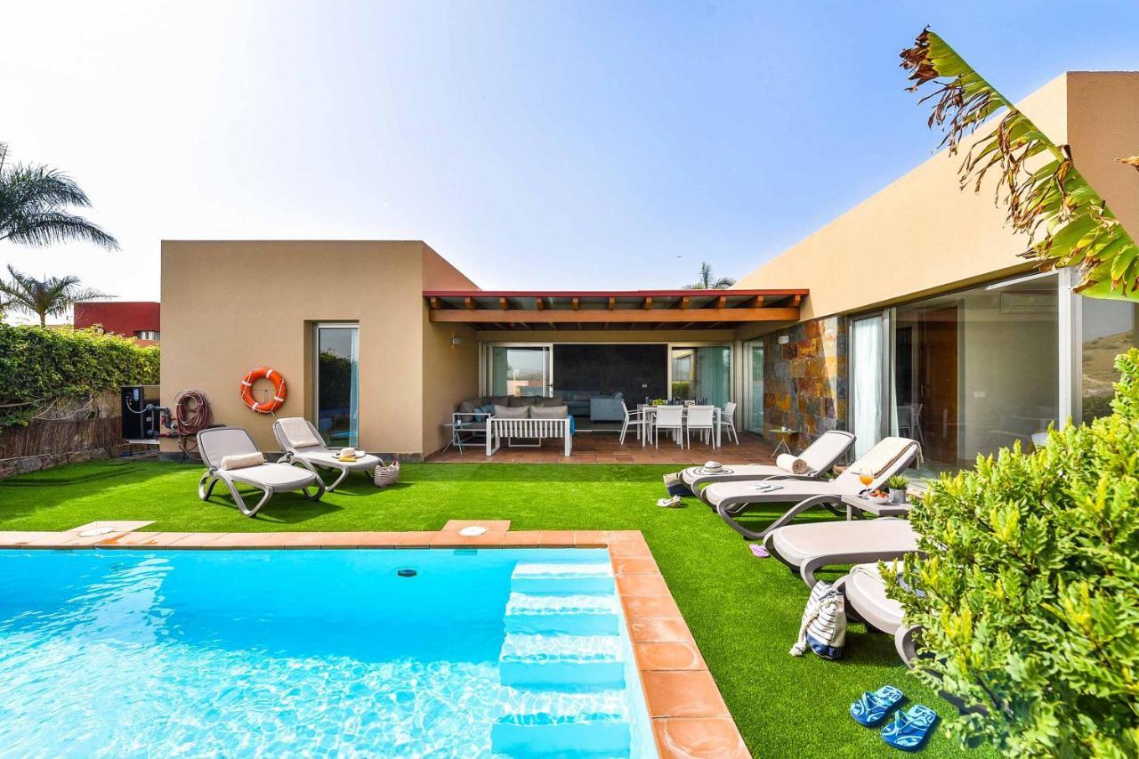 Villa Par 4 9 *