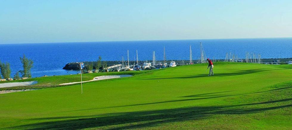 De Luxe 5***** Golf - Piscine Chauffee - Cinema - Billard *