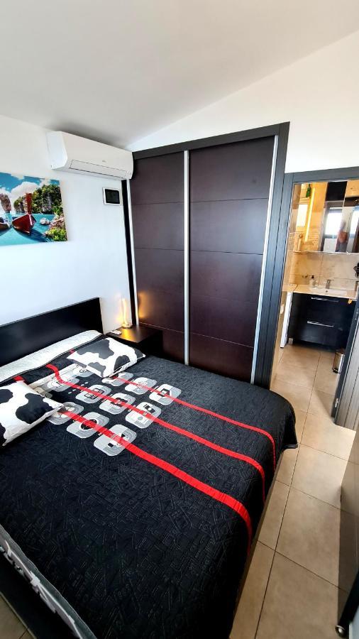 Apartment Deluxe Seaview-sunsets !transfe-r Inc! Pool,2aircond,2tv65
