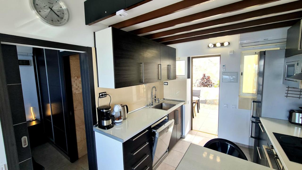 Apartment Deluxe Seaview-sunsets !transfe-r Inc! Pool,2aircond,2tv65