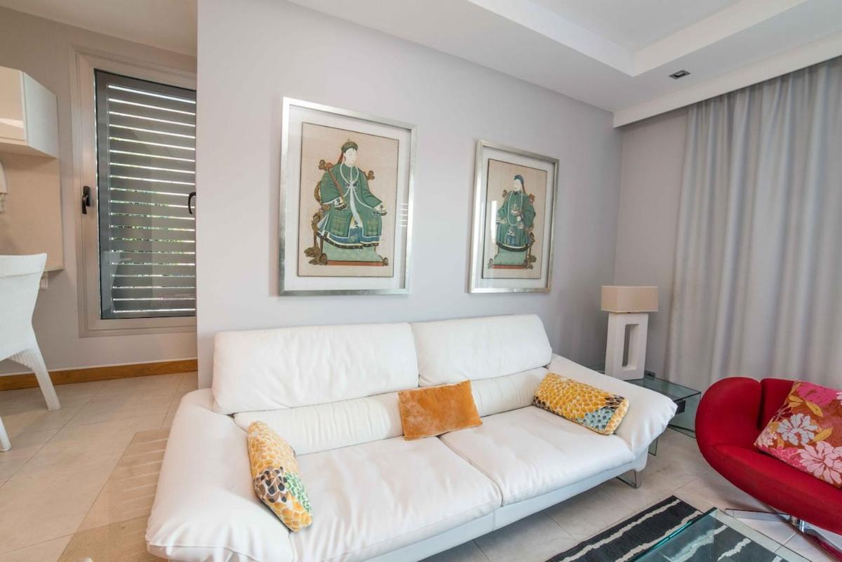 Piscina Privada Independiente Jardín Y Solarium Villa