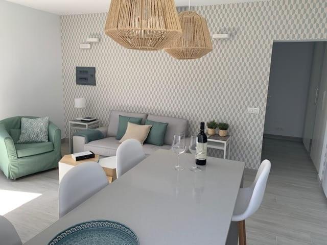 Renovated 2 Bedroom In Holiday home