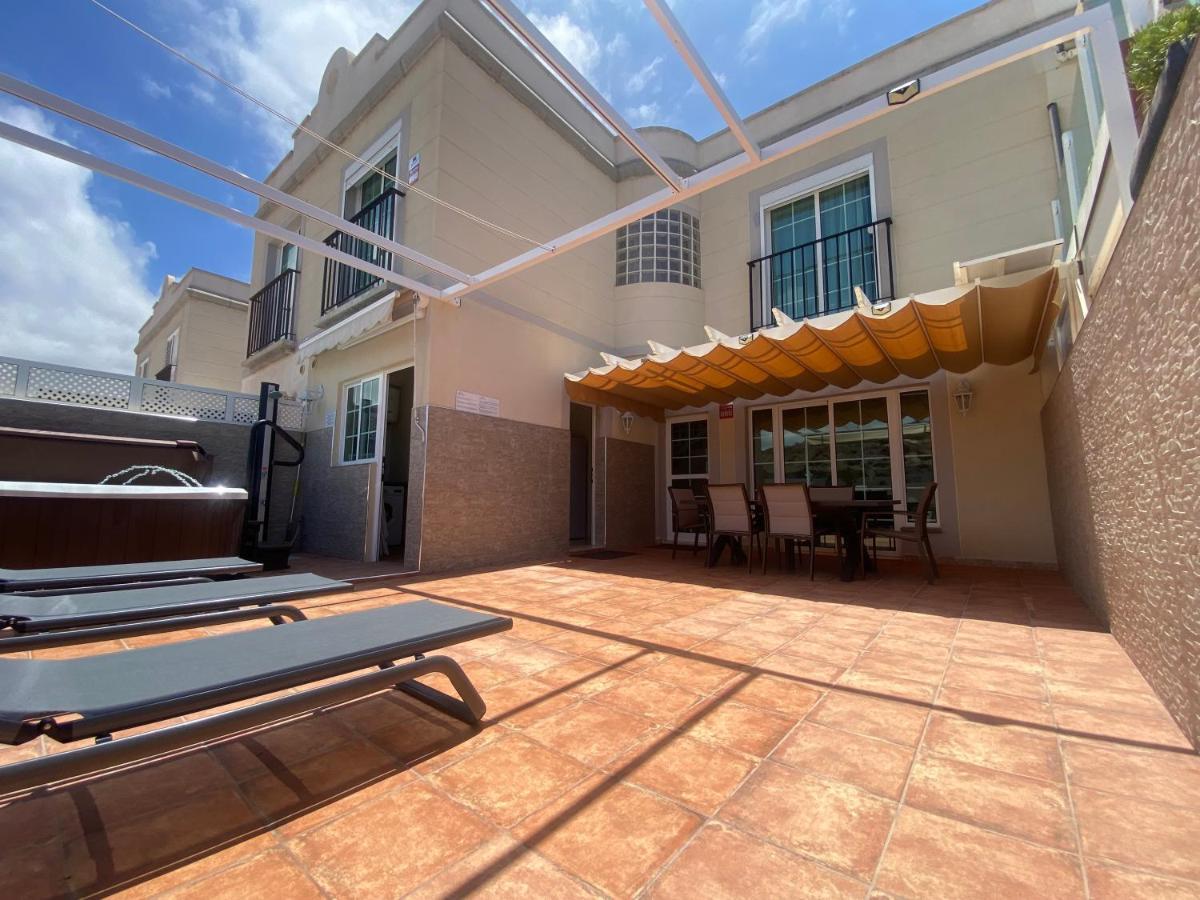 With Jacuzzi And Pool Access Сasa de vacaciones *
