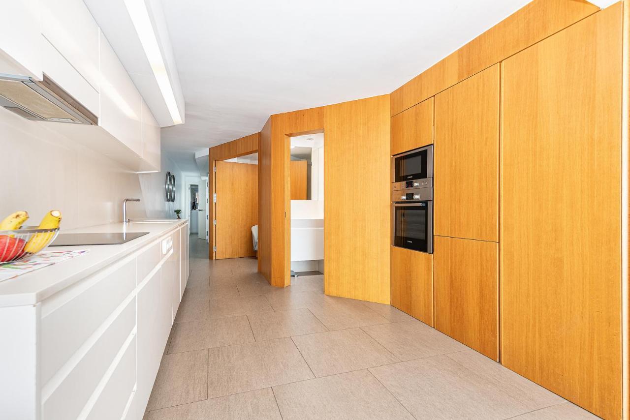 Luxury First Line Apartment. Apartamento *