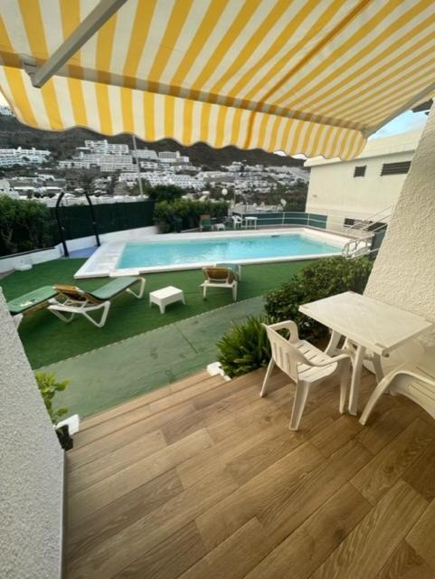 Montana Clara & Pool *
