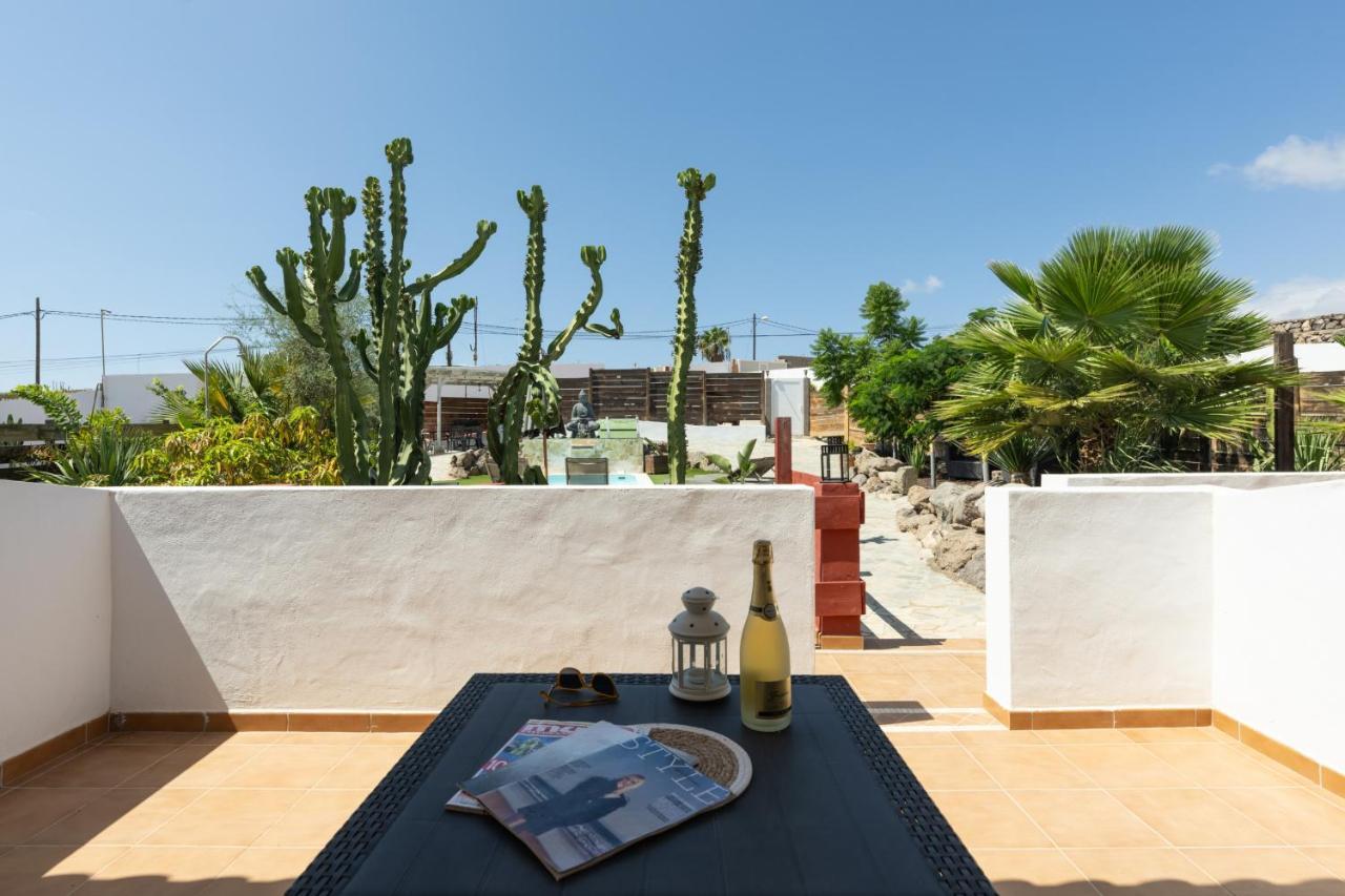 7 Moons B Peace And Pool San Bartolomé