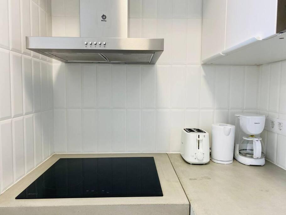 Apartment Front Studio. Oceanview Terrace. Fastwifi
