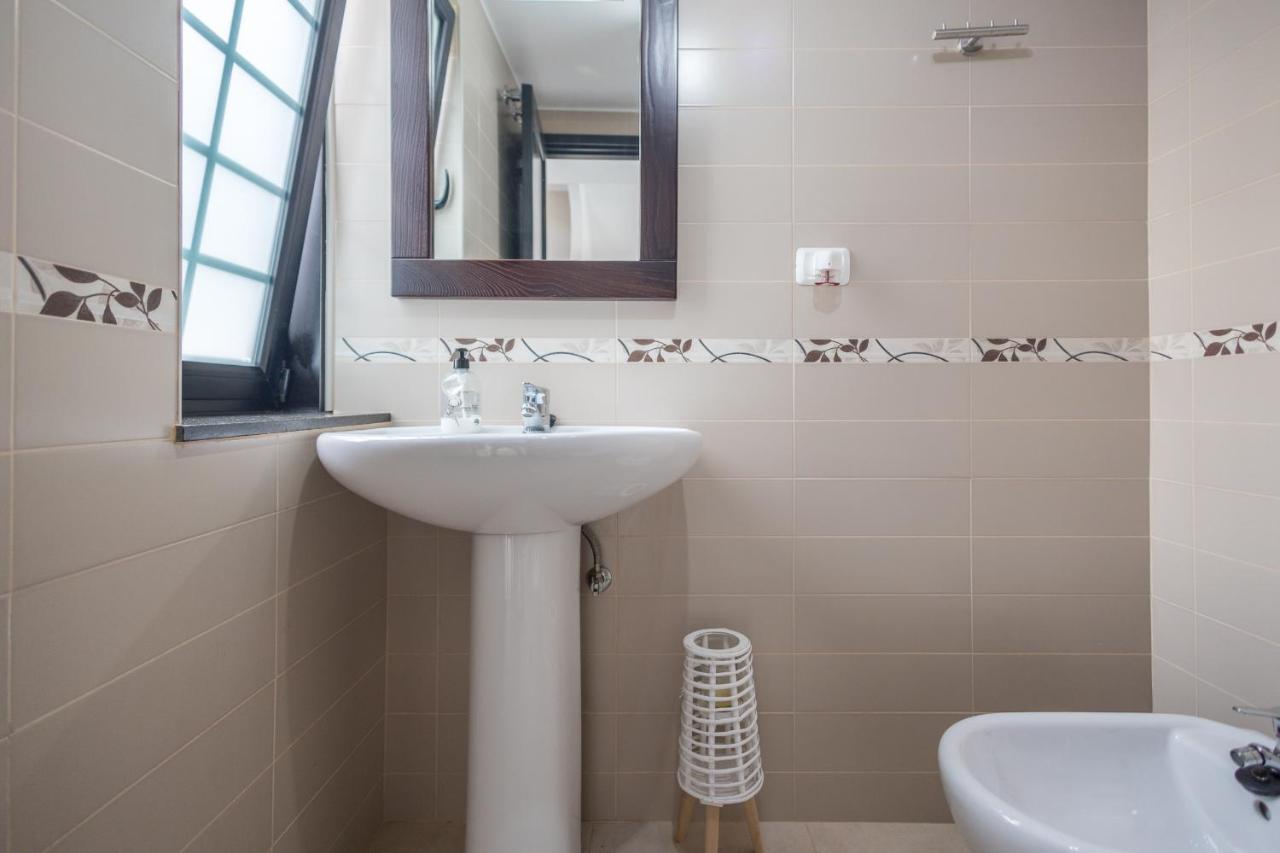Сasa de vacaciones 3br House - Parking - Pool - 15 Min Walk To