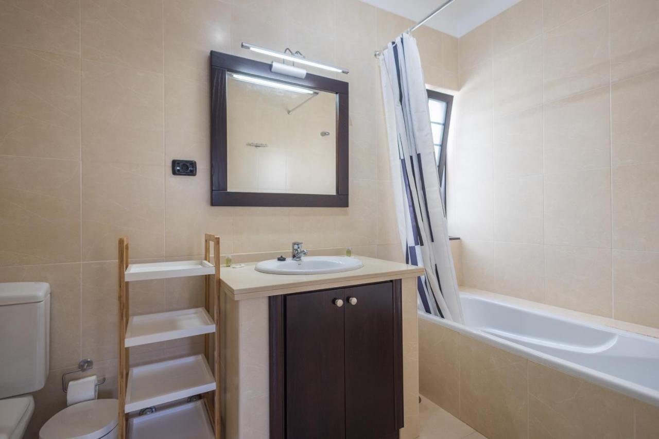 Сasa de vacaciones 3br House - Parking - Pool - 15 Min Walk To