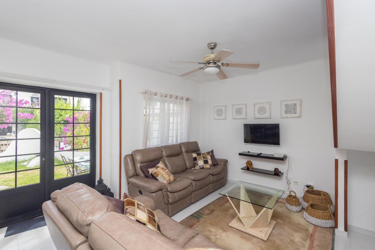 Сasa de vacaciones 3br House - Parking - Pool - 15 Min Walk To