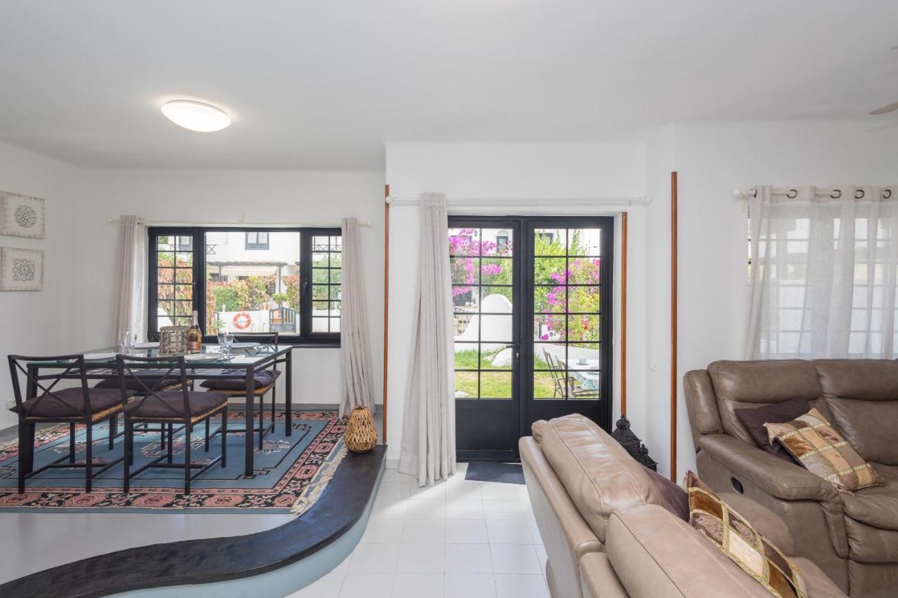 3br House - Parking - Pool - 15 Min Walk To Сasa de vacaciones