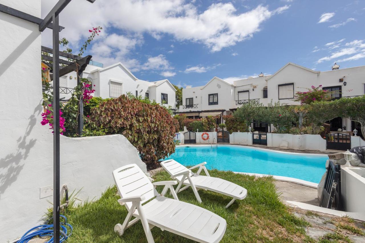 3br House - Parking - Pool - 15 Min Walk To