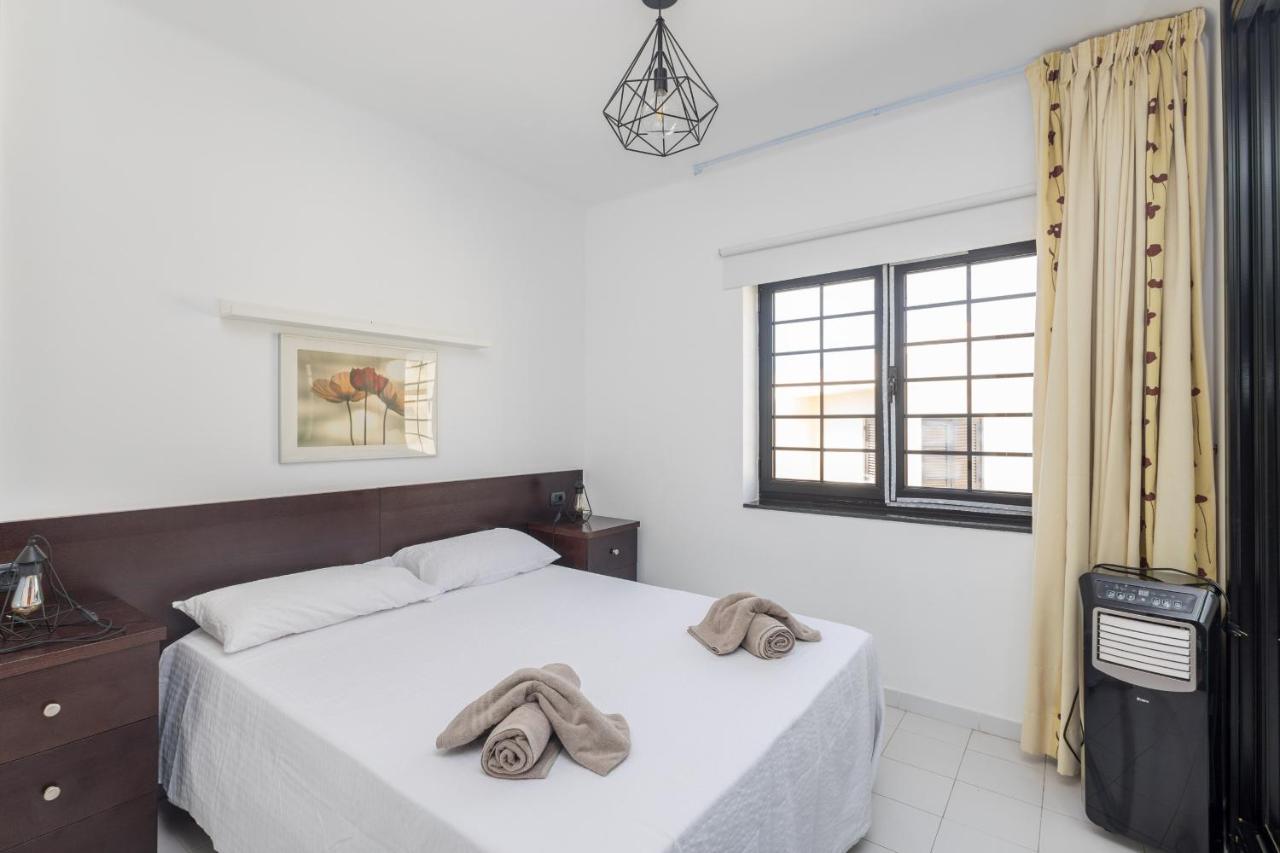 3br House - Parking - Pool - 15 Min Walk To