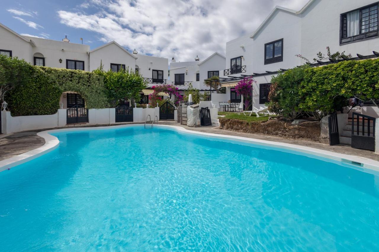 3br House - Parking - Pool - 15 Min Walk To