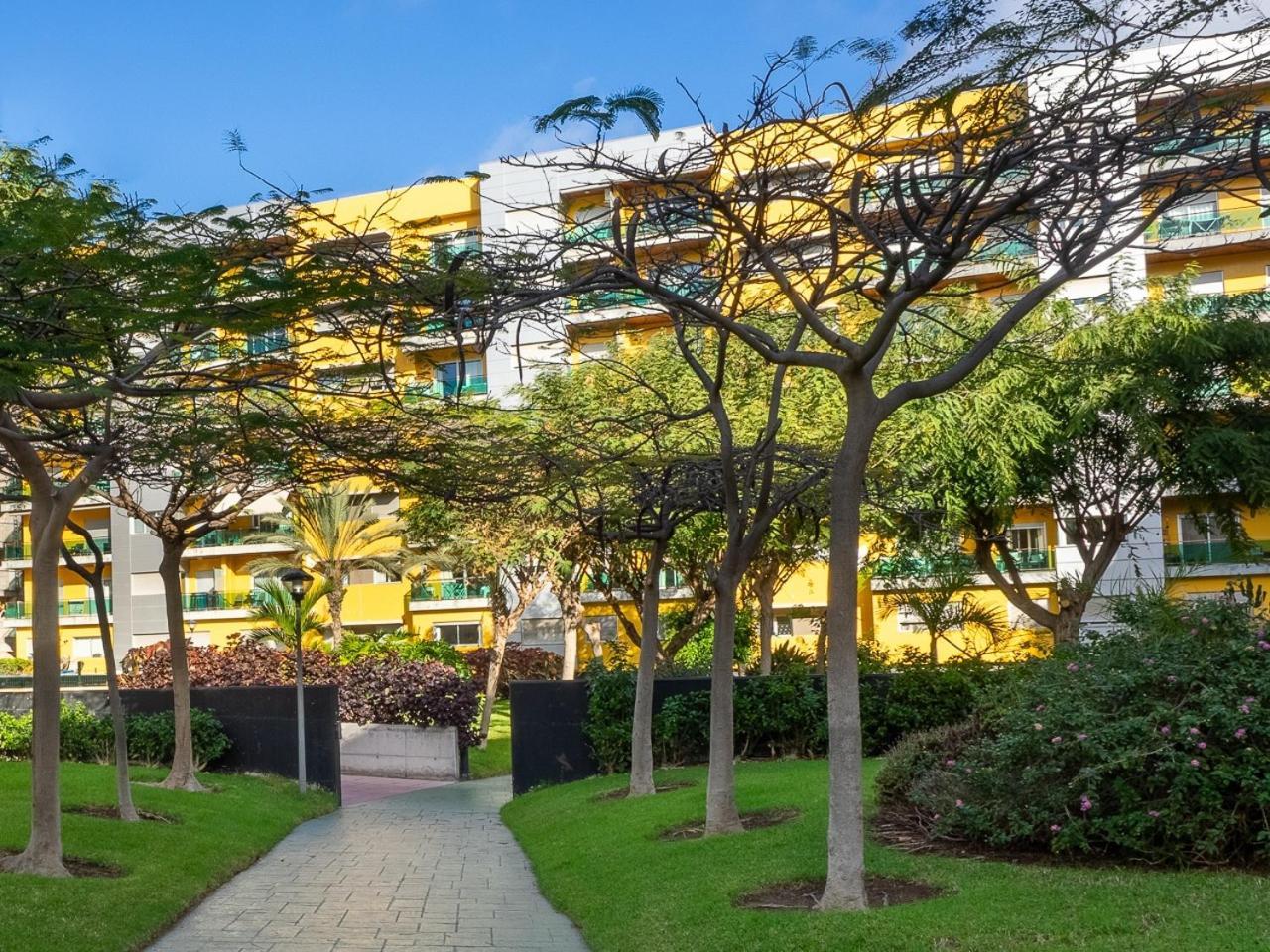 Abora Garden With Terrace, Pool, Extensive Gardens And Free Parking *