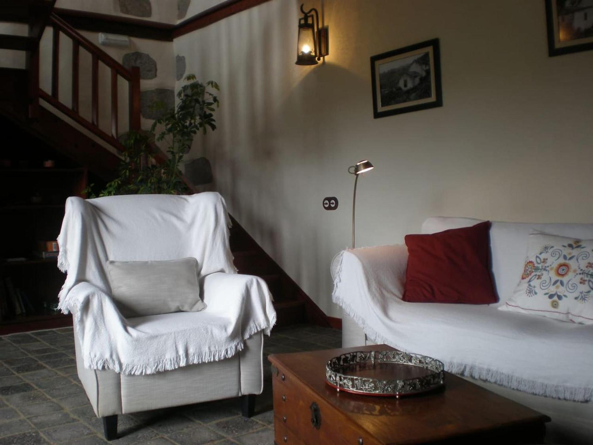 Charming House In La Pena With Terrace And Air Conditioning *