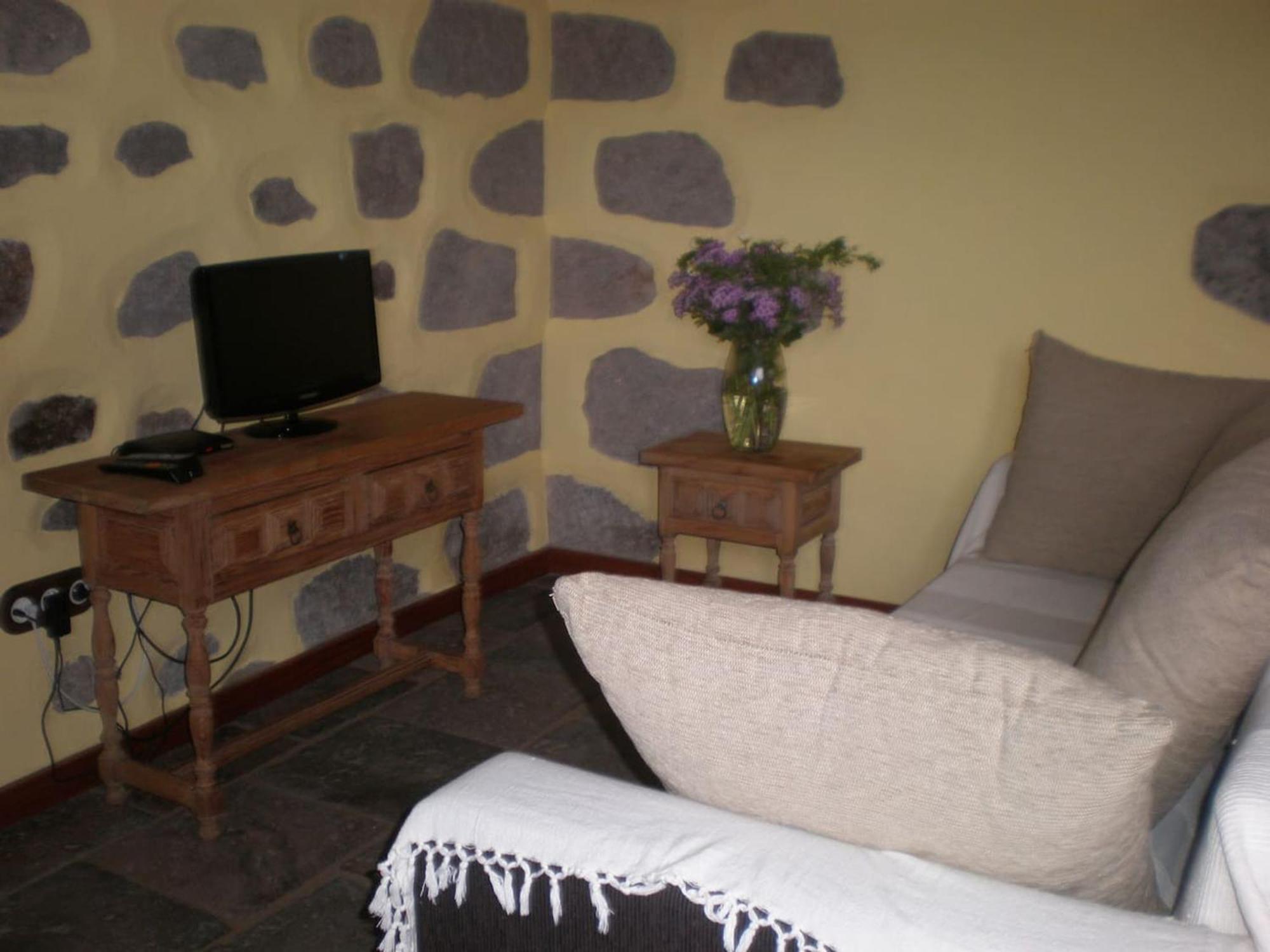 Charming House In La Pena With Terrace And Air Conditioning *