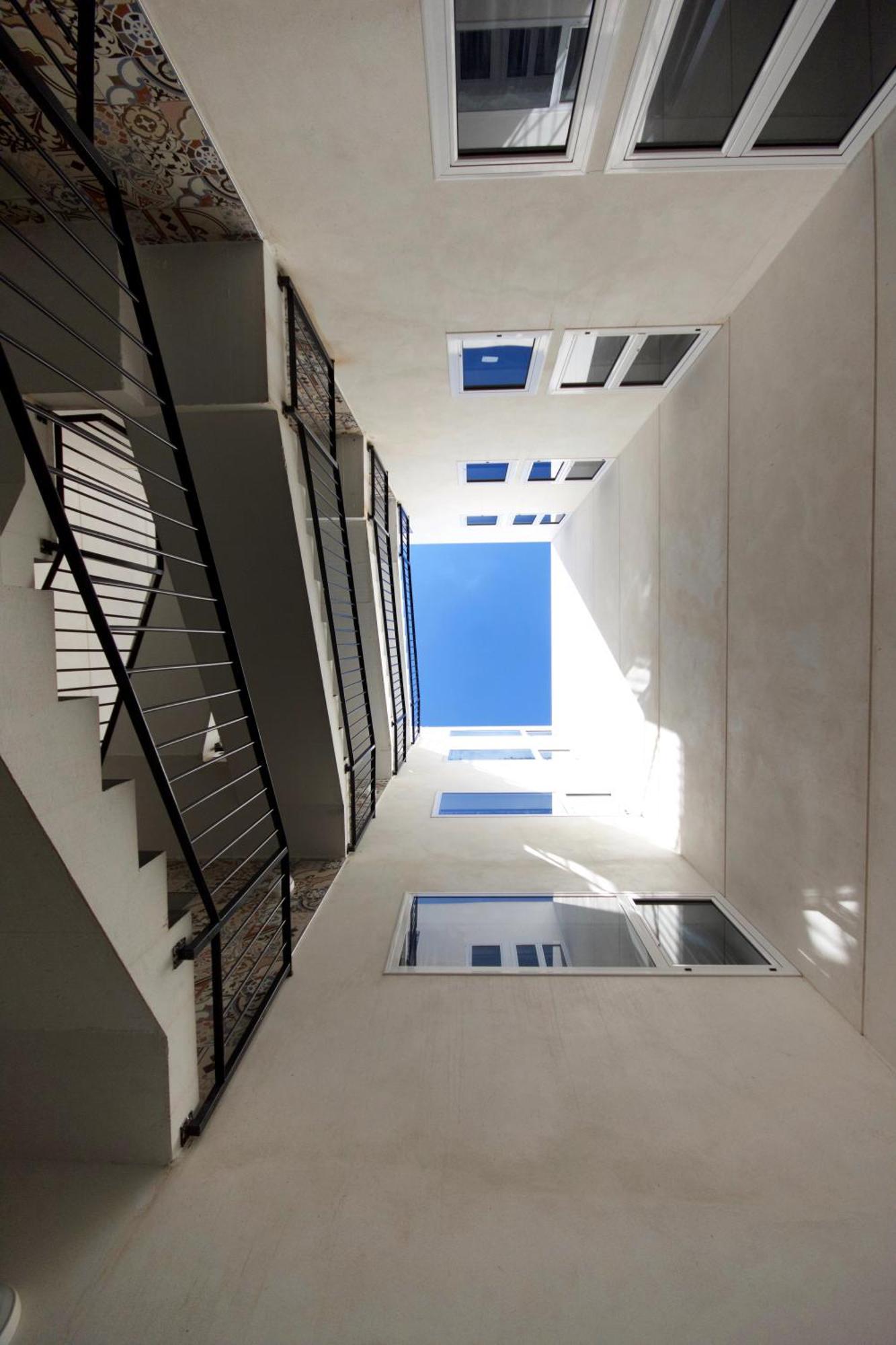 Two Bedrooms Close To Airport *