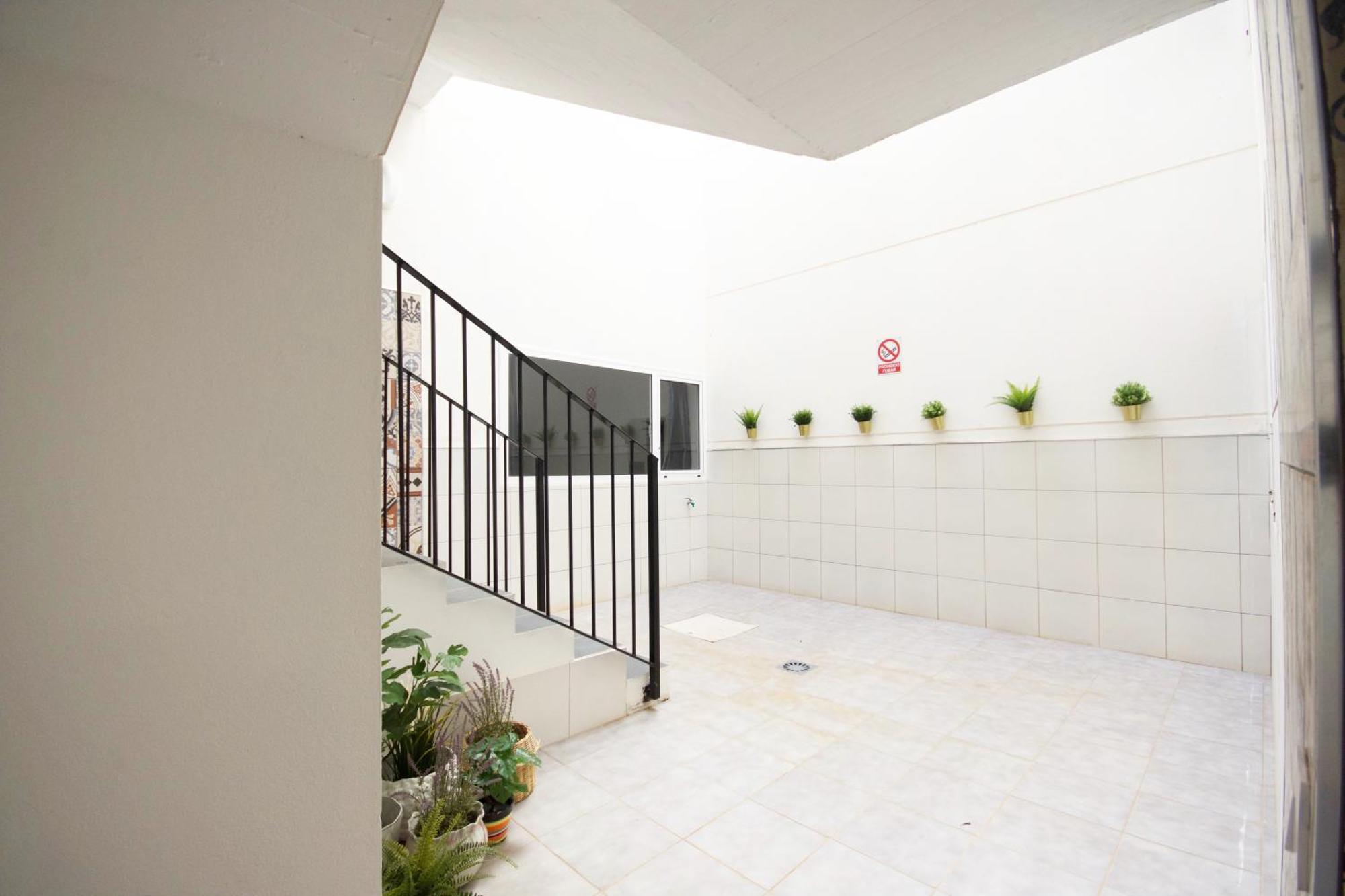 Two Bedrooms Close To Airport