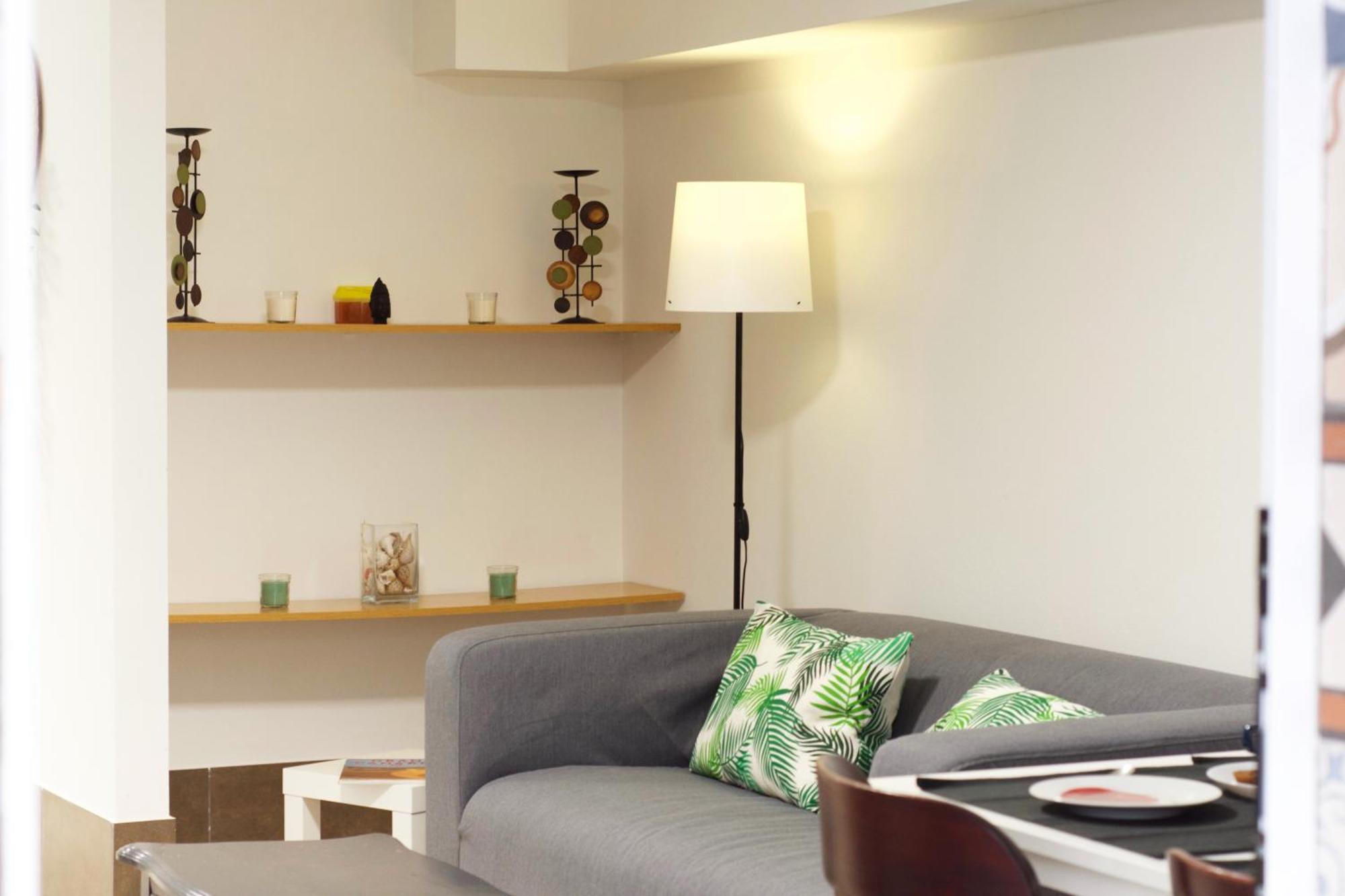Two Bedrooms Close To Airport Apartment *