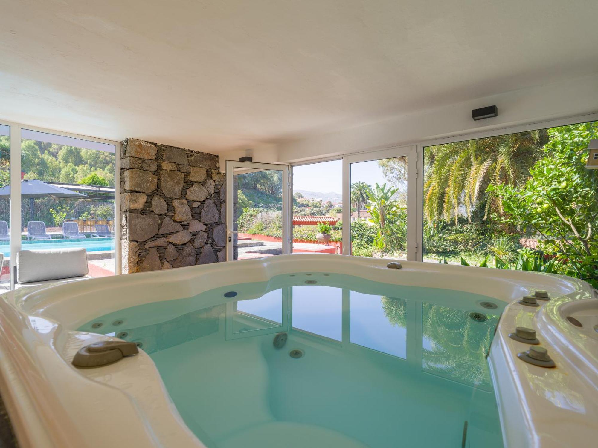 El Jardin De With Private Pool, Sauna & Jacuzzi Villa