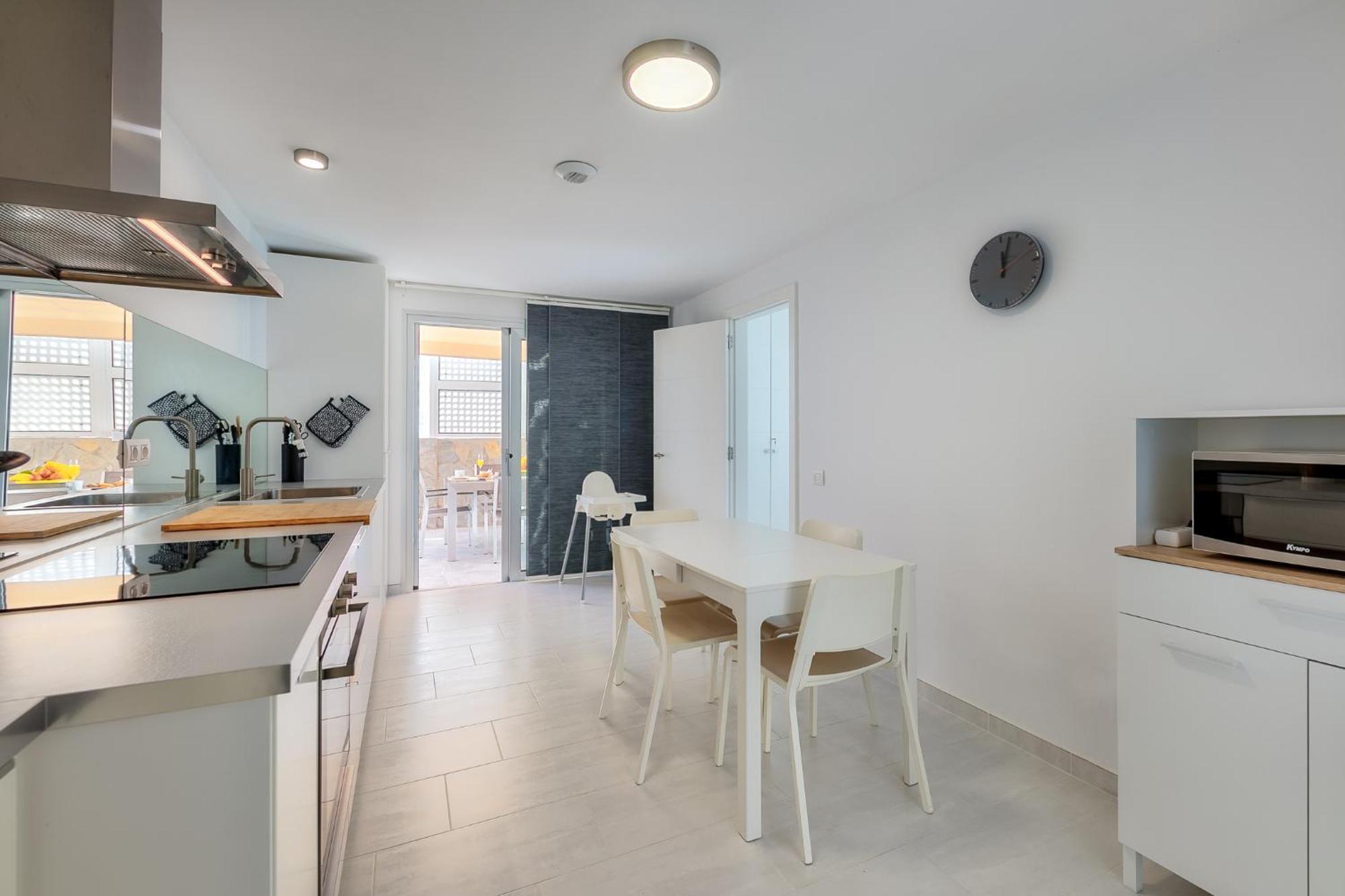 Rosa-soleada Privada Con Piscina Climatizada & Wifi En Tauro-mogan