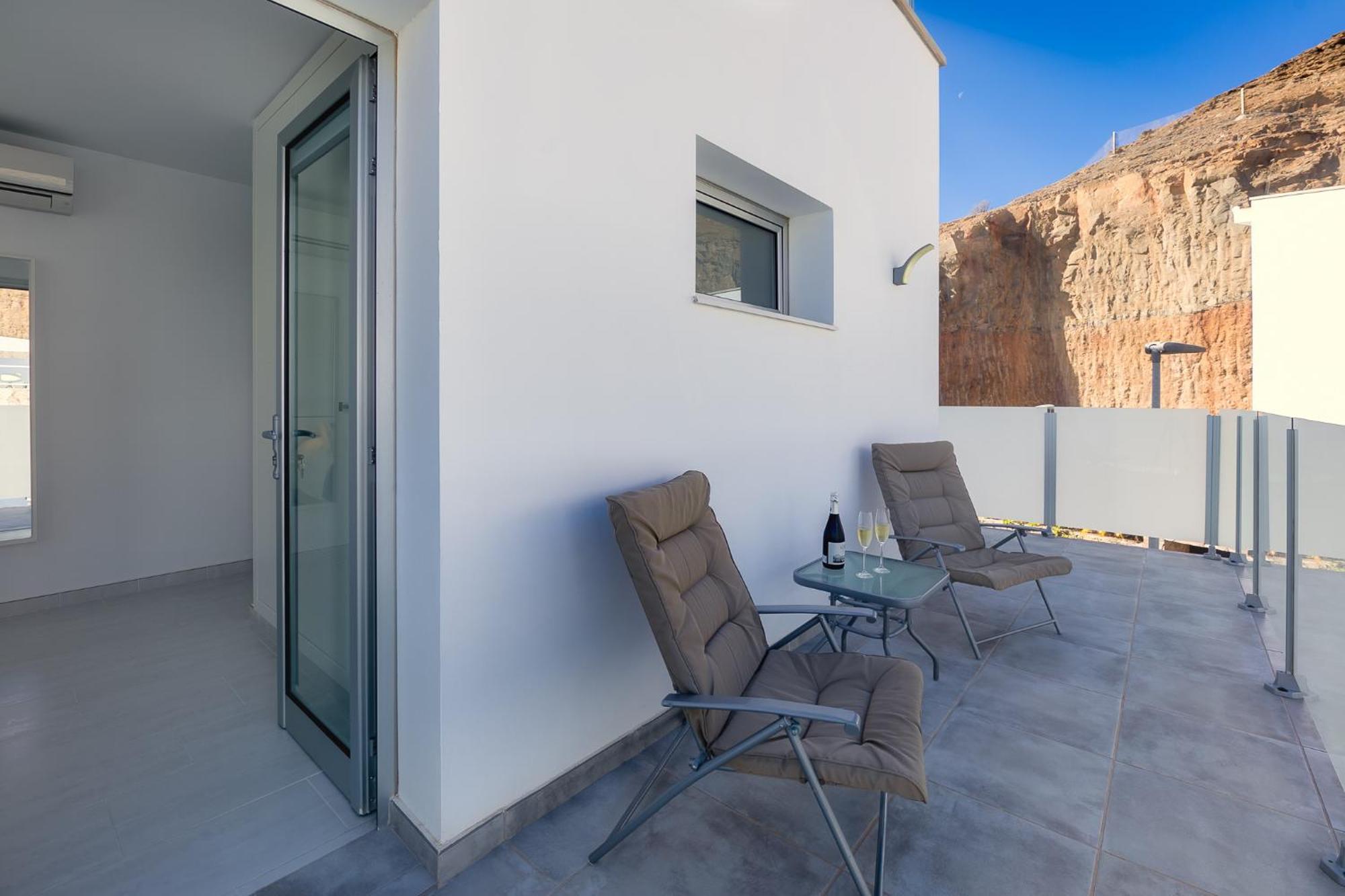 Villa Rosa-soleada Privada Con Piscina Climatizada & Wifi En Tauro-mogan *