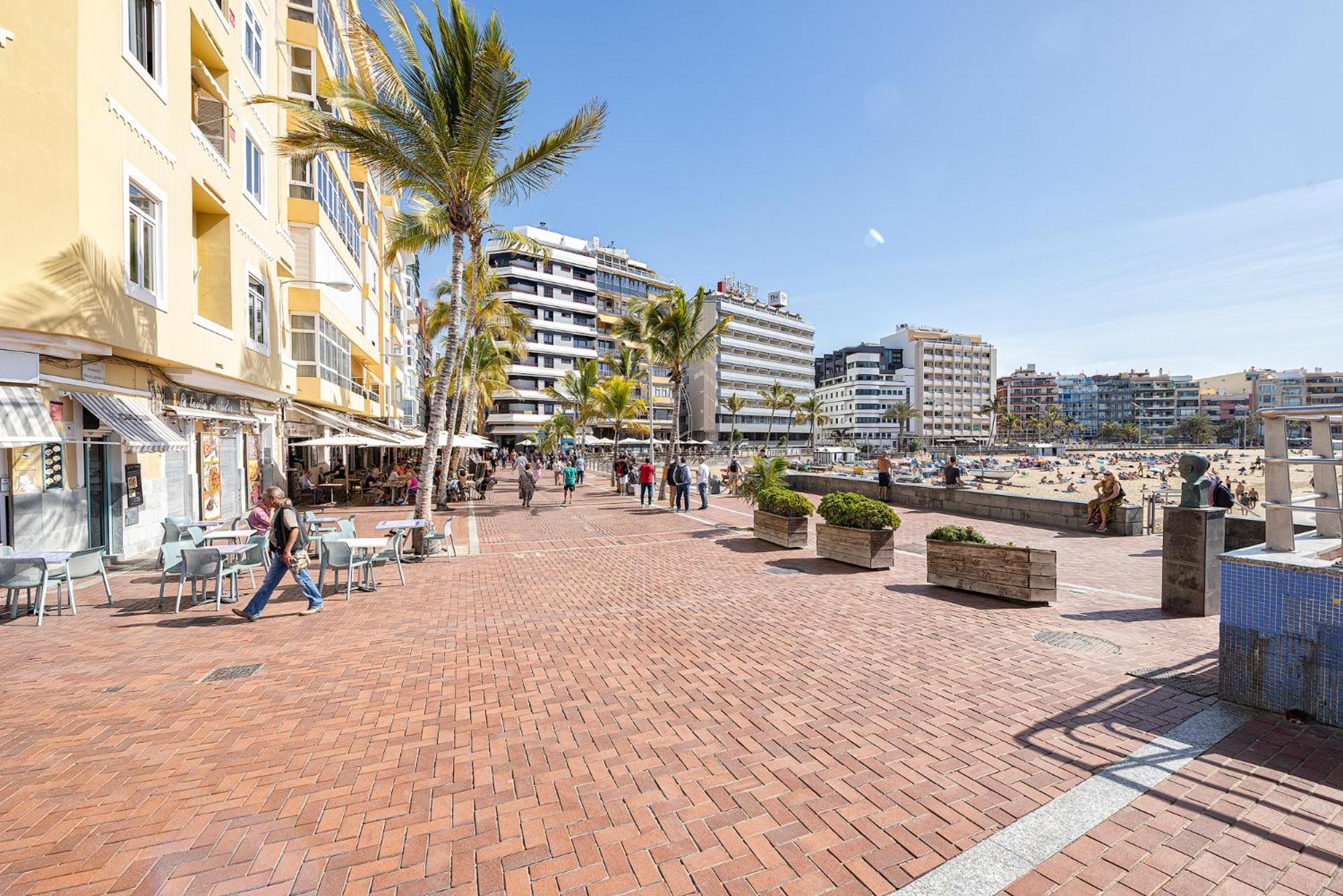 And Home, Canteras