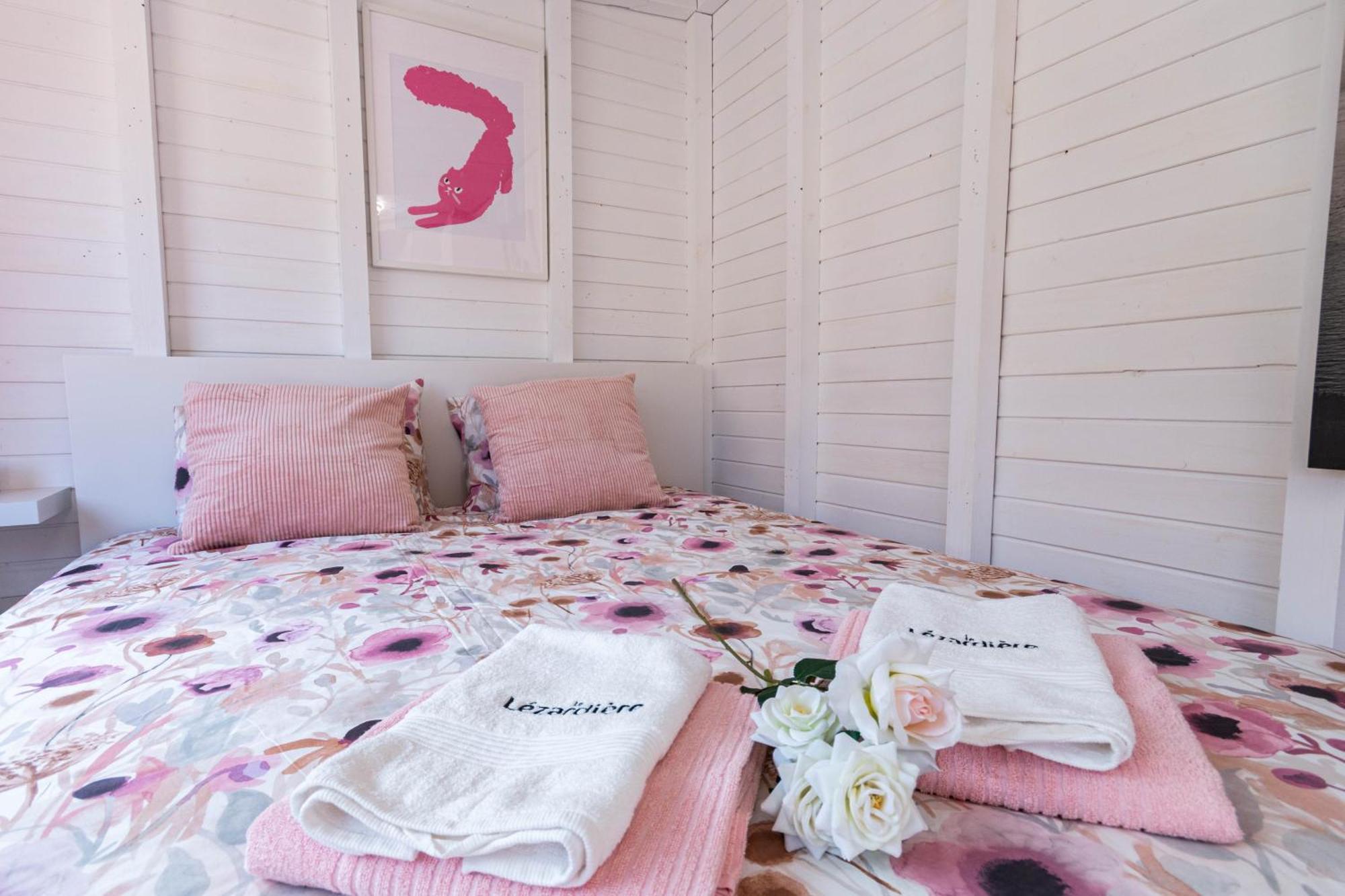 Habitación en casa particular Friends'bed-room In Quiet Montain - Swimming Pool, Jacuzzi, Tv Outdoor - La Lezardiere