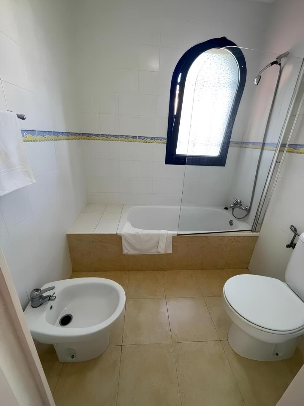 Bonita Con Propio Entrada Y Con Piscina * San Bartolomé