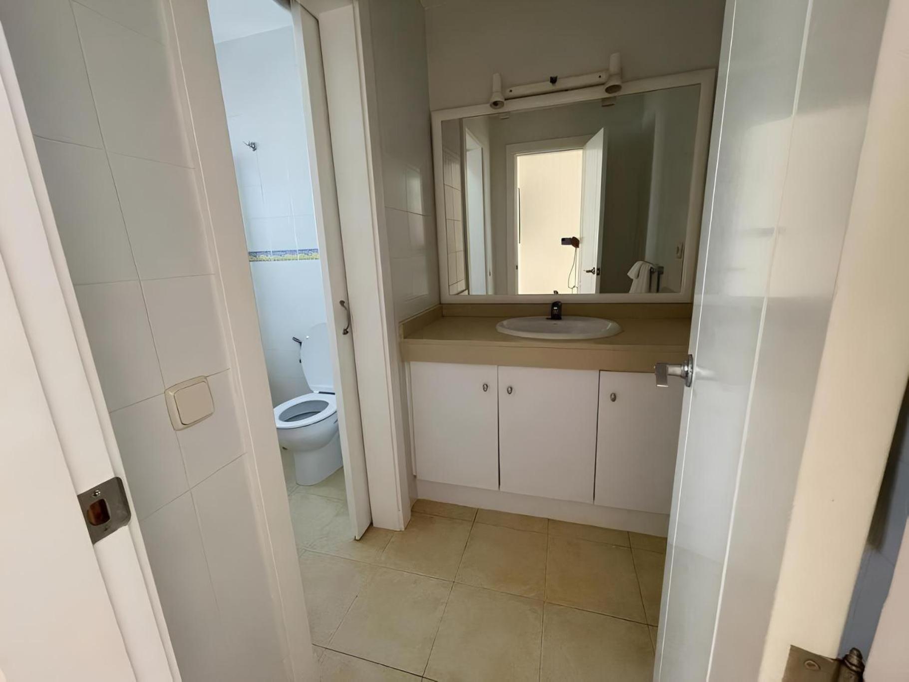 Bonita Con Propio Entrada Y Con Piscina Villa