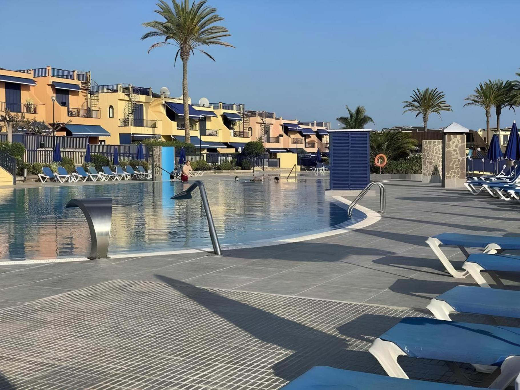 Villa Bonita Con Propio Entrada Y Con Piscina *