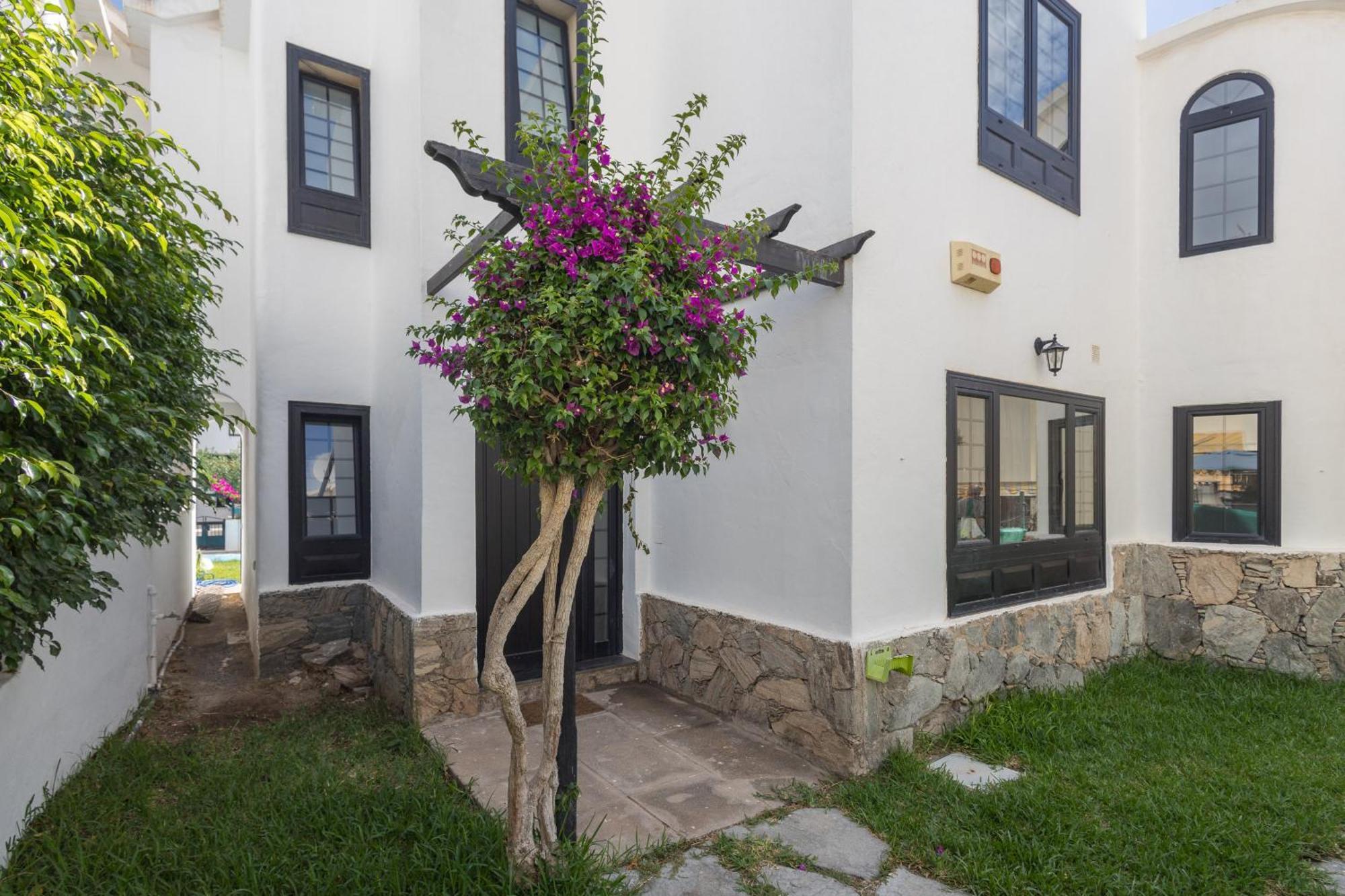 Сasa de vacaciones 3br House - Parking - Pool - 15 Min Walk To