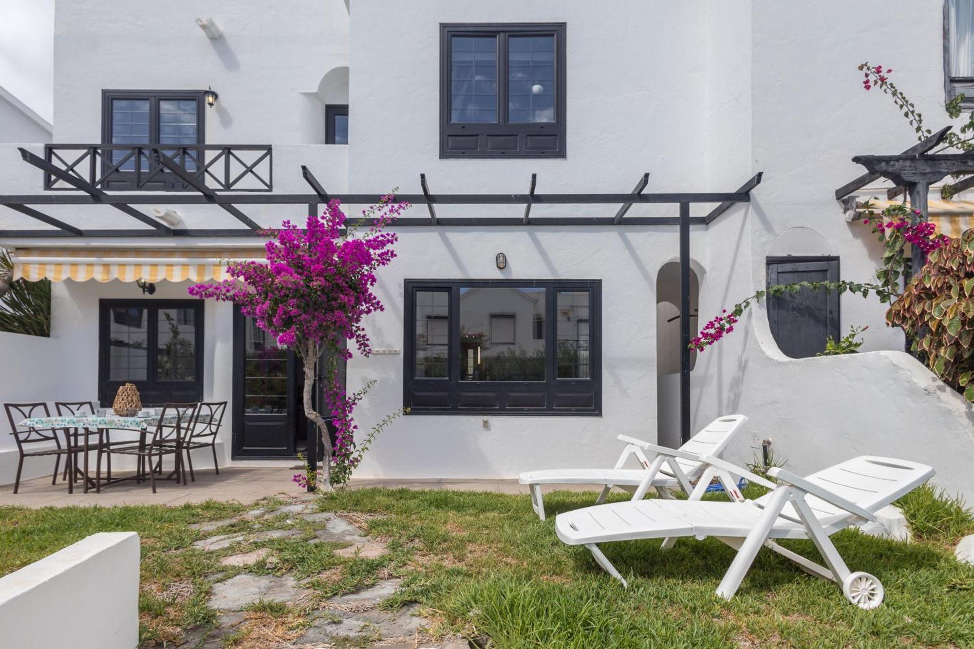 Сasa de vacaciones 3br House - Parking - Pool - 15 Min Walk To