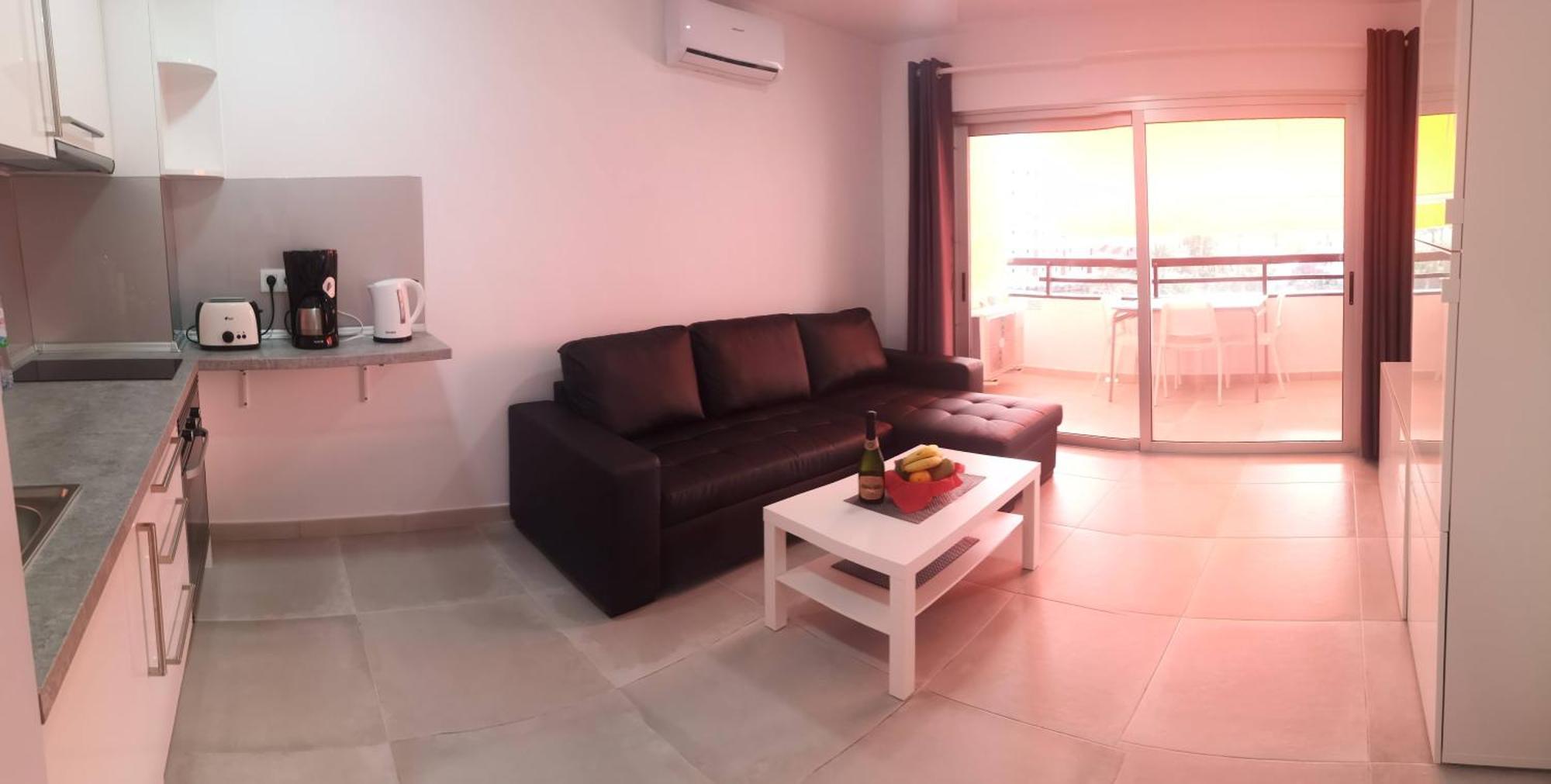 Modernes Mit Poolblick In Top-lage Von Apartamento