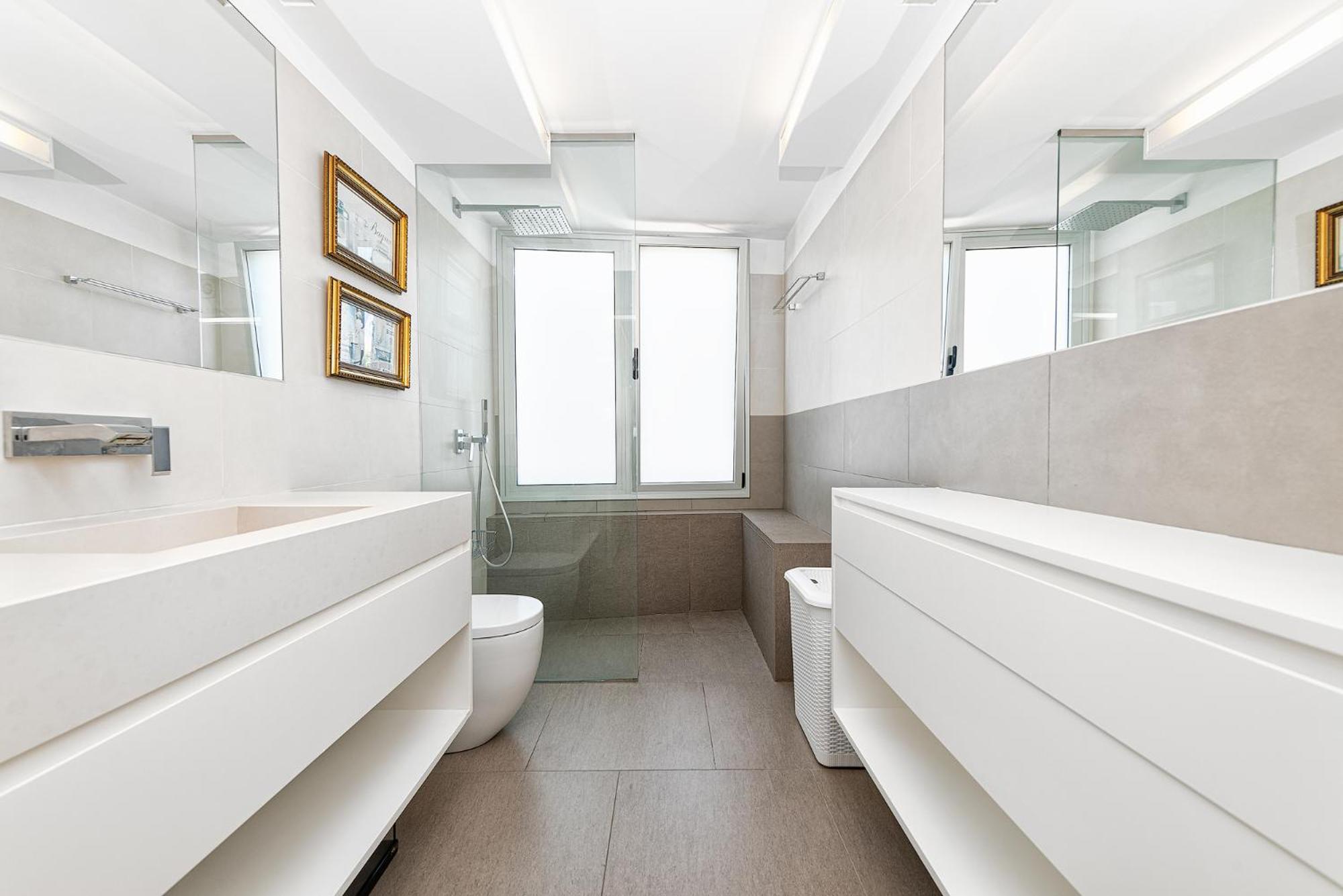 Luxury First Line Apartment. *