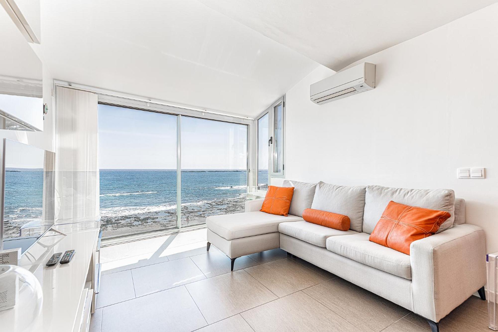 Luxury First Line Apartment. Apartamento