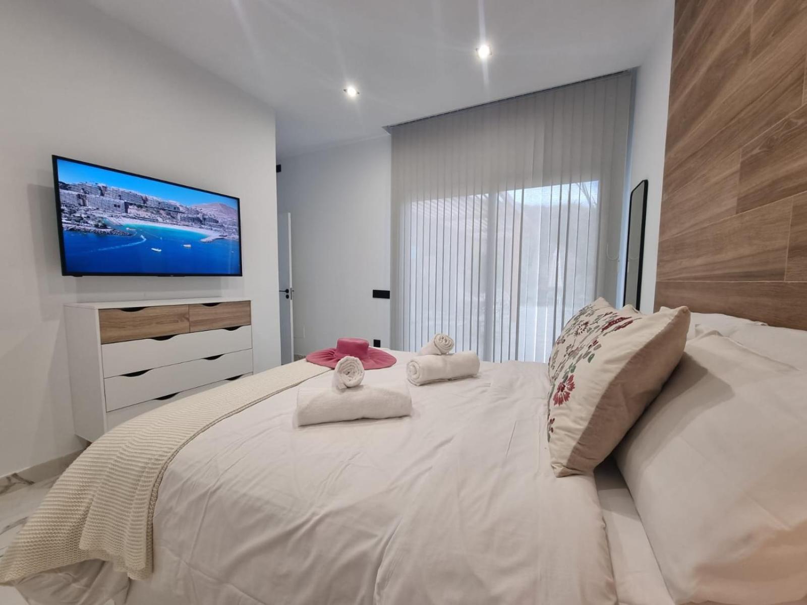 Villa De Lujo Con Piscina Climatizada