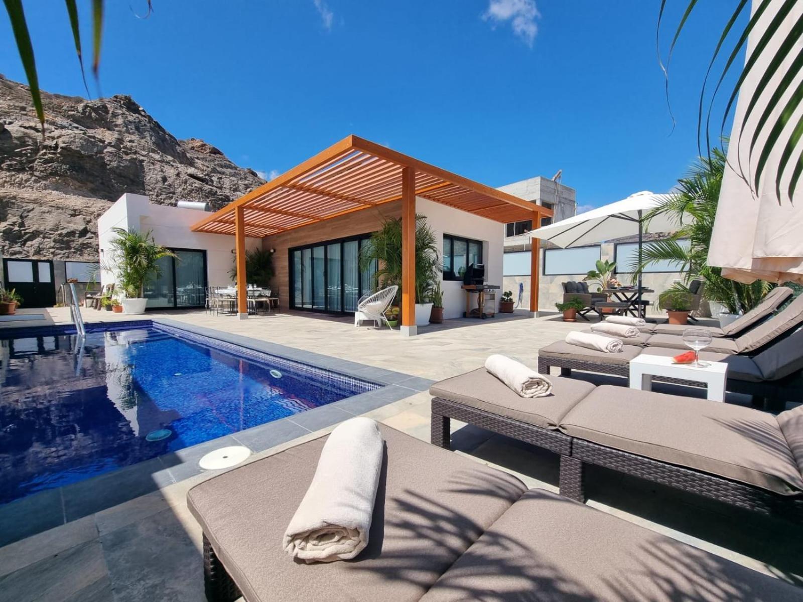 Villa De Lujo Con Piscina Climatizada