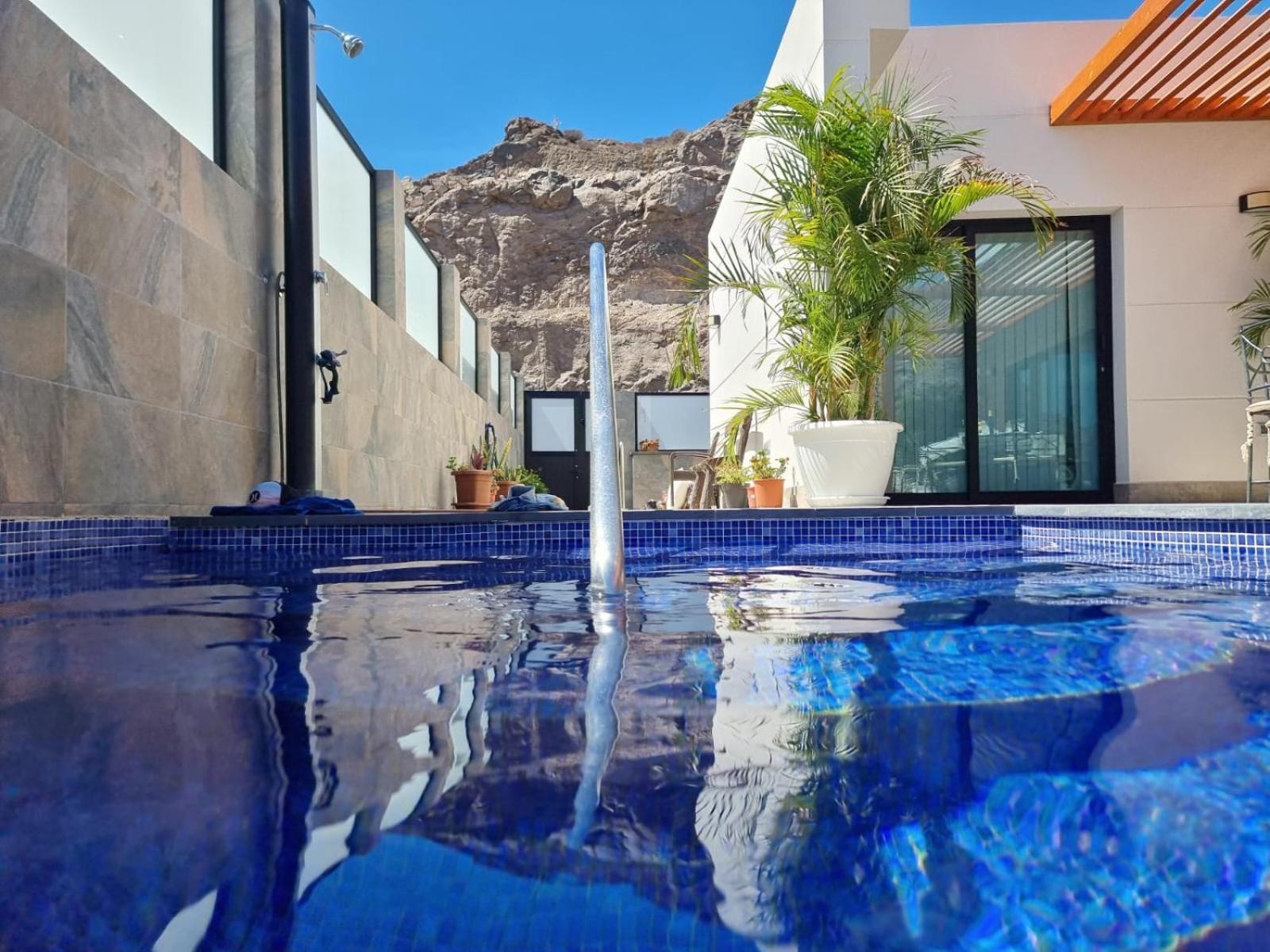 Villa De Lujo Con Piscina Climatizada