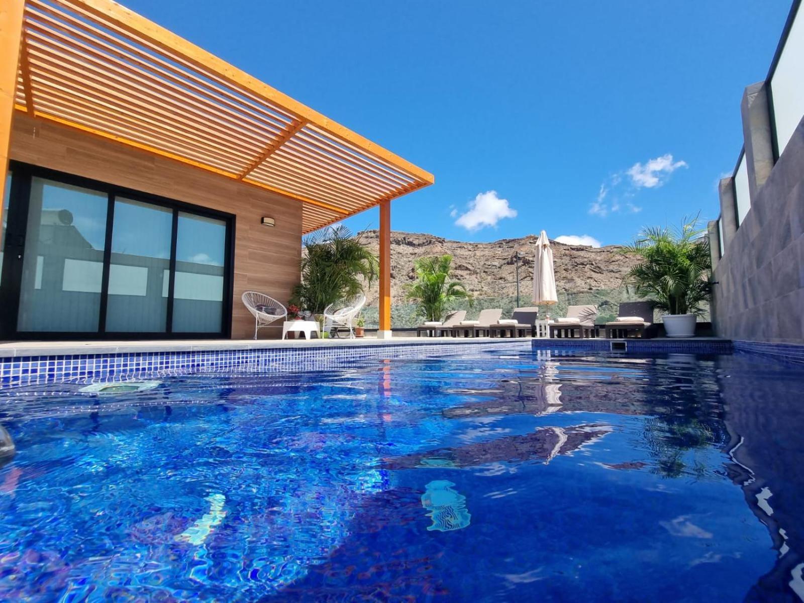 De Lujo Con Piscina Climatizada