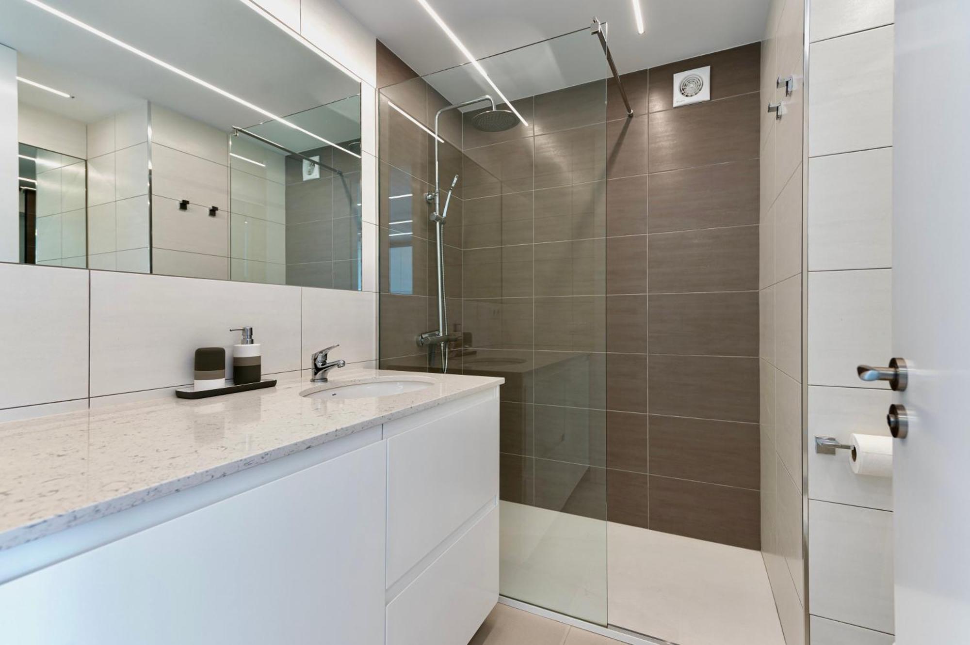 Brand New - Ocean Views With Beautiful Sunset Appartamento