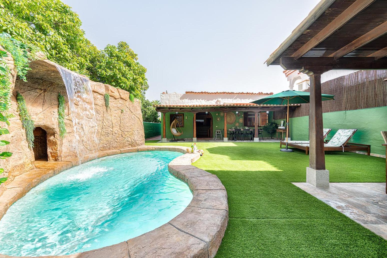 Con Piscina Privada *