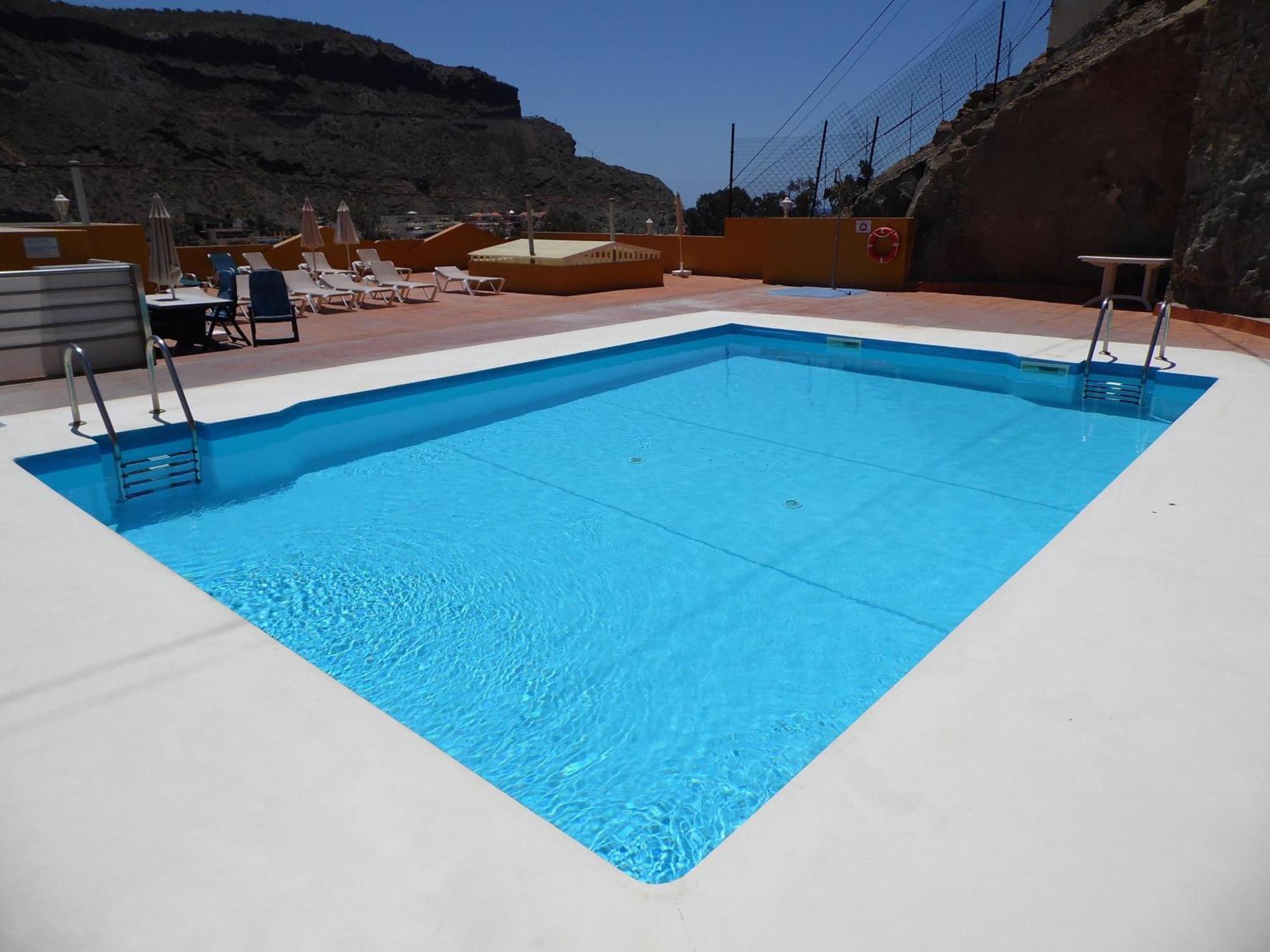 - Spacious, 3 Bedroom Apartment. Air Con. Heated Pool, Playa * Puerto De Mogan