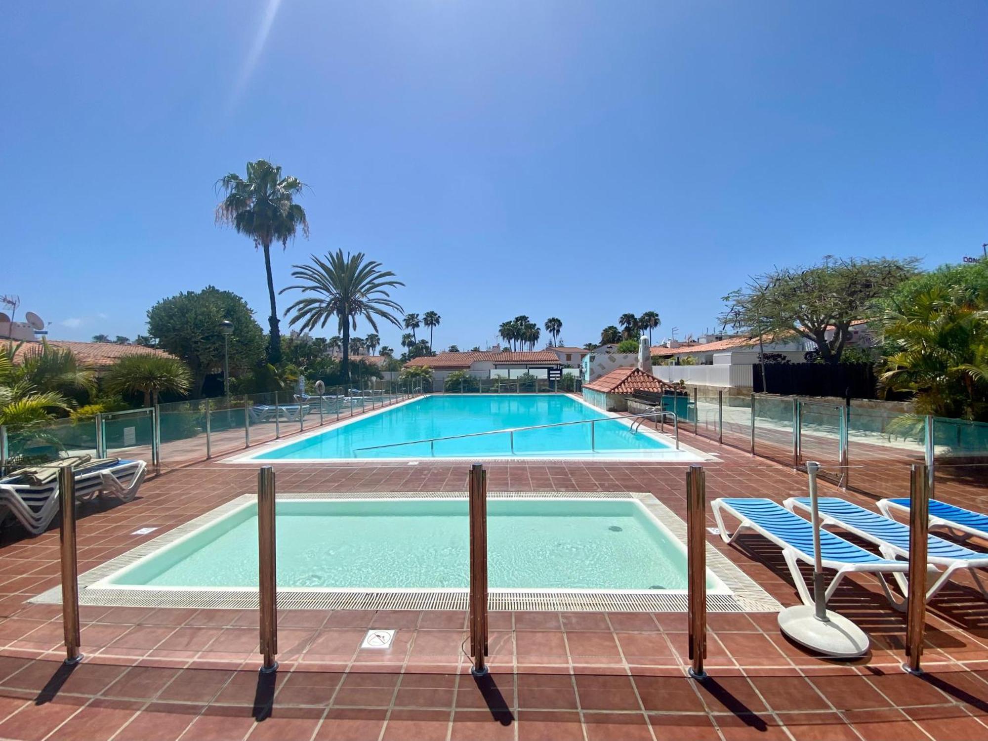 Con Jardin Privado Junto Al Yumbo * Playa del Inglés